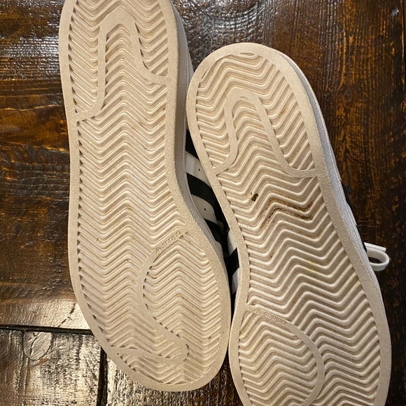 Adidas Superstar, men’s 5.5/women’s 7.5 - Picture 2 of 6